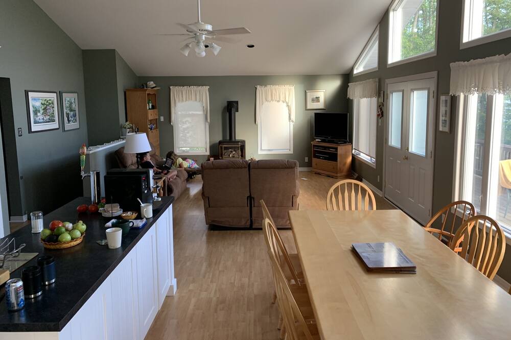 Photo of Kitchen in L'Isle-aux-Allumettes