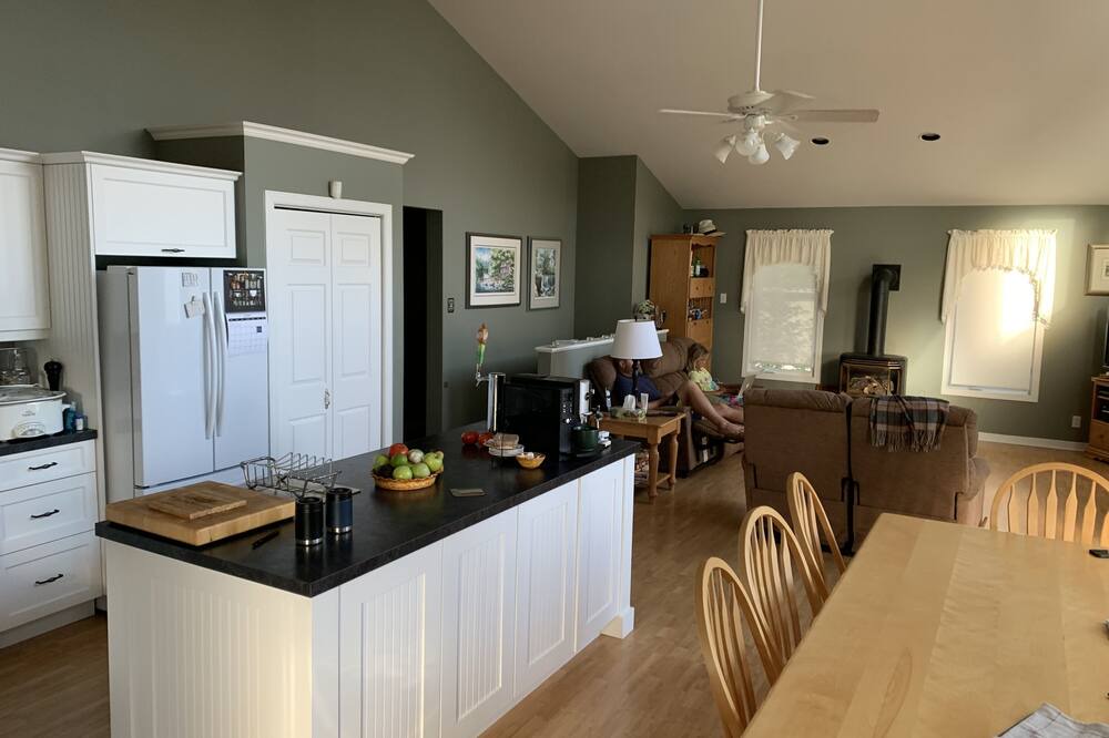 Photo of Kitchen in L'Isle-aux-Allumettes