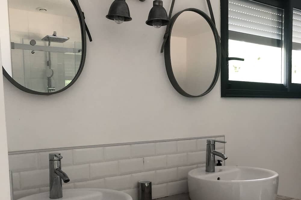 Photo of Bathroom in Talais