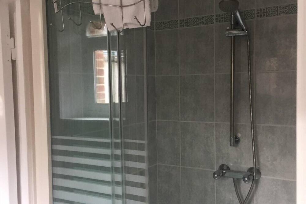 Photo of Bathroom in Saint-Fargeau