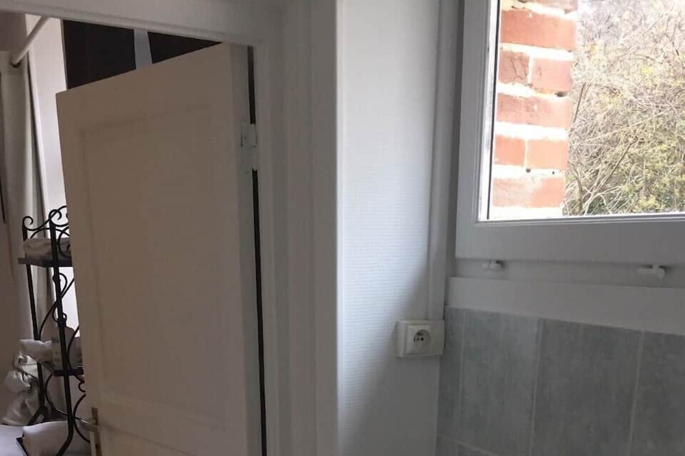 Photo of Bathroom in Saint-Fargeau