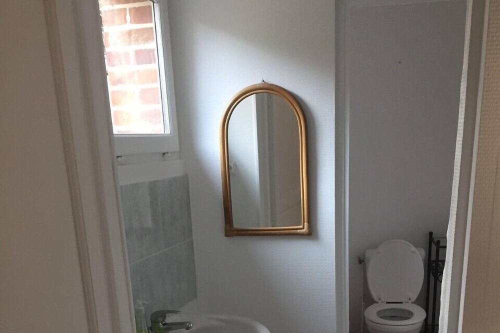 Photo of Bathroom in Saint-Fargeau