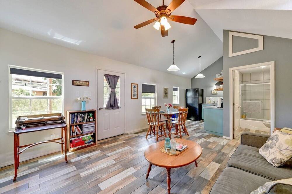 Photo of Livingroom in Elgin