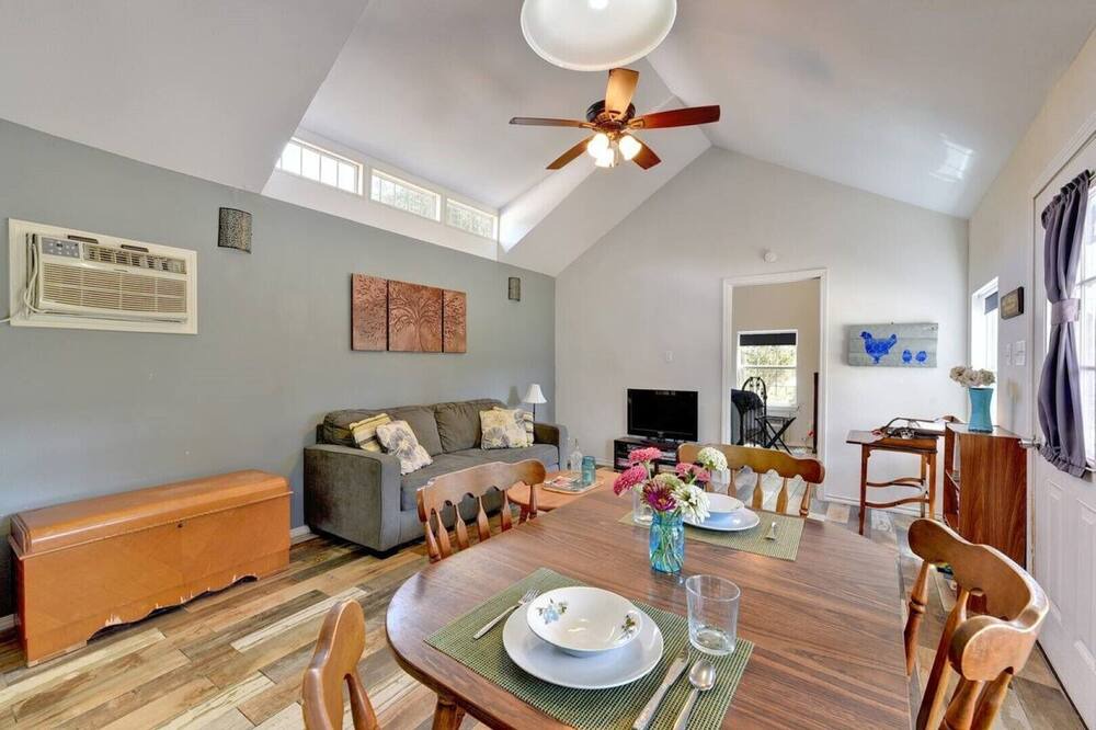 Photo of Livingroom in Elgin