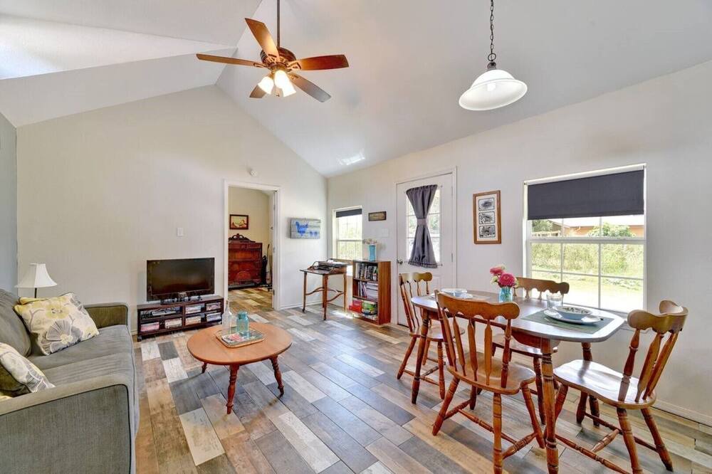 Photo of Livingroom in Elgin