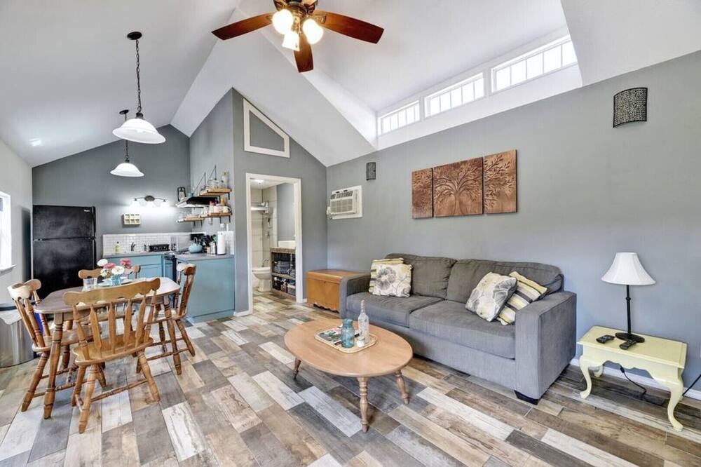 Photo of Livingroom in Elgin