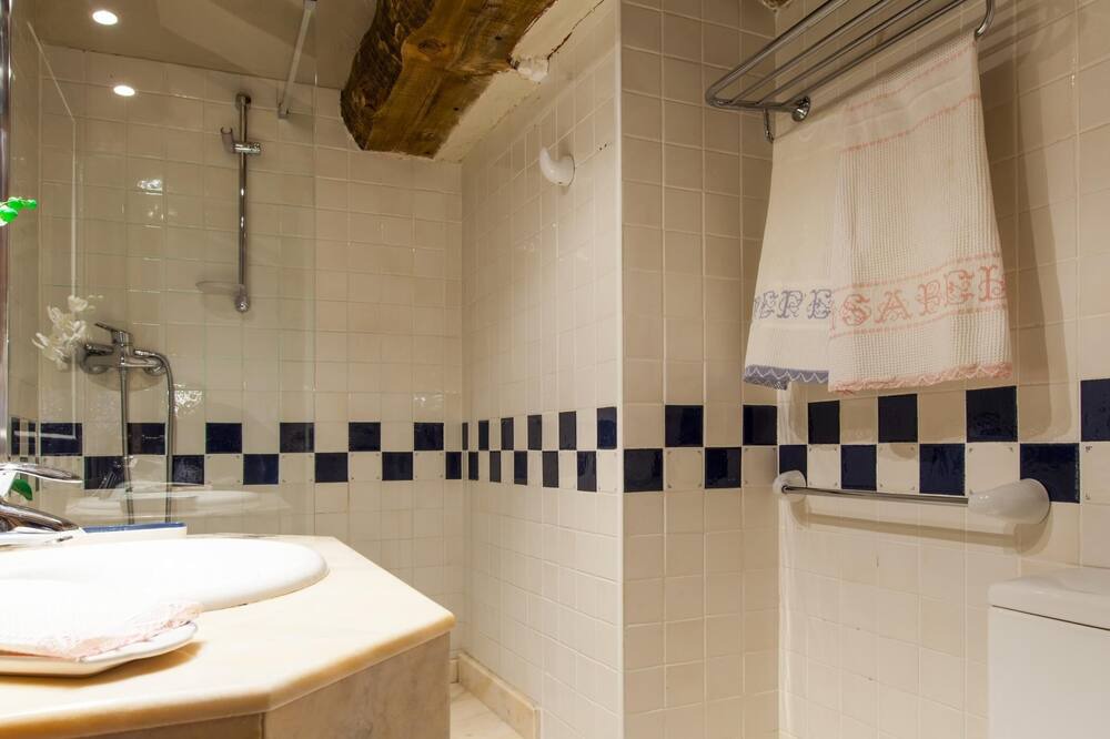 Photo of Bathroom in Banaston