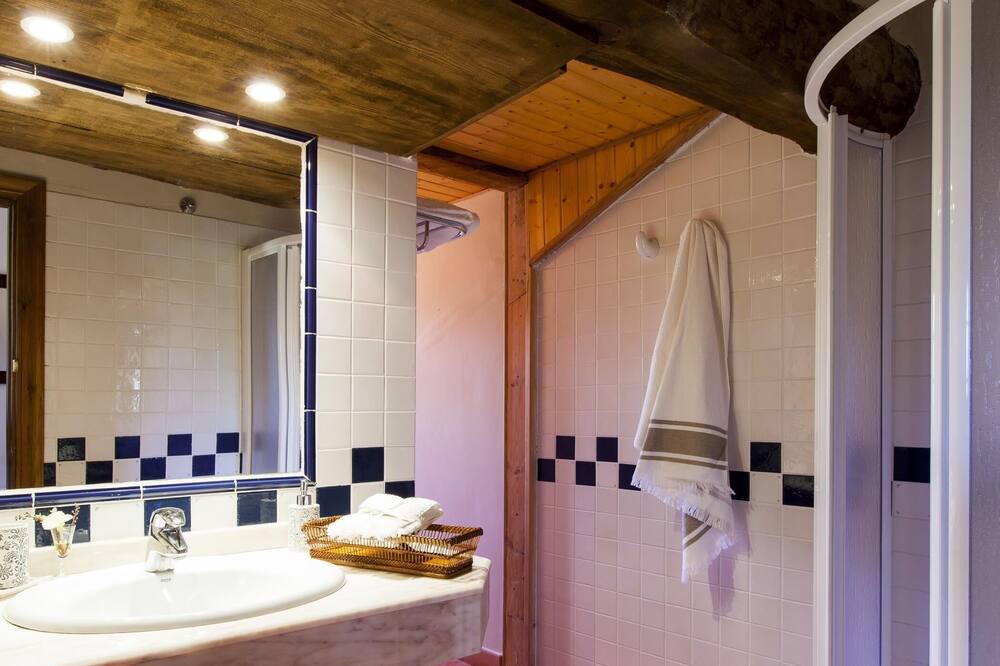 Photo of Bathroom in Banaston