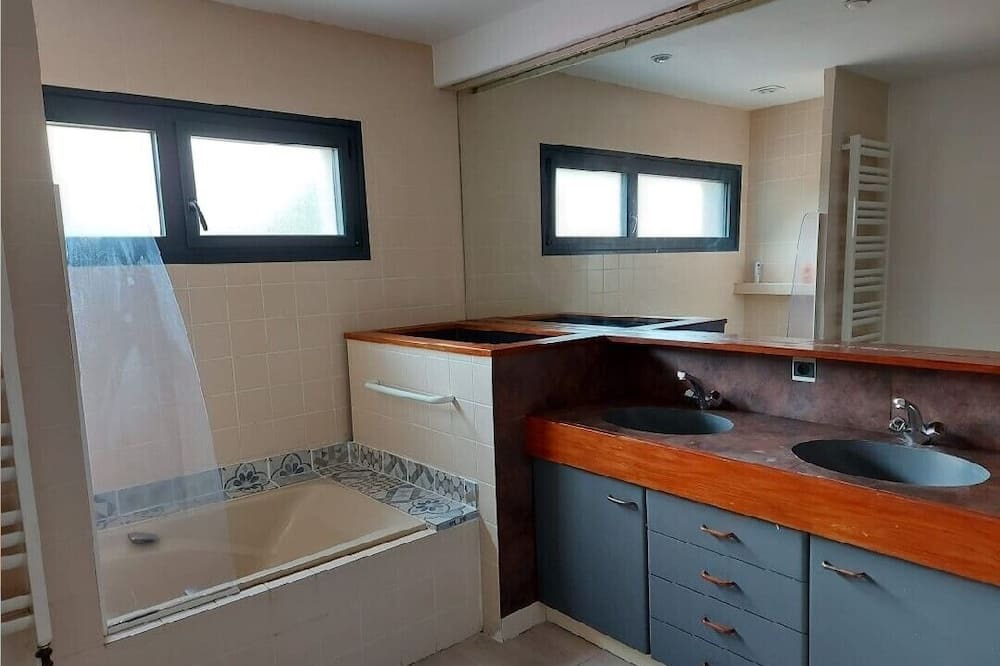 Photo of Bathroom in Somloire