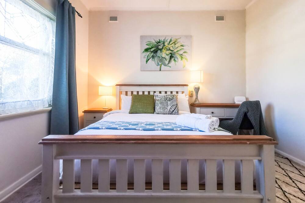 Photo of Bedroom in Largs North