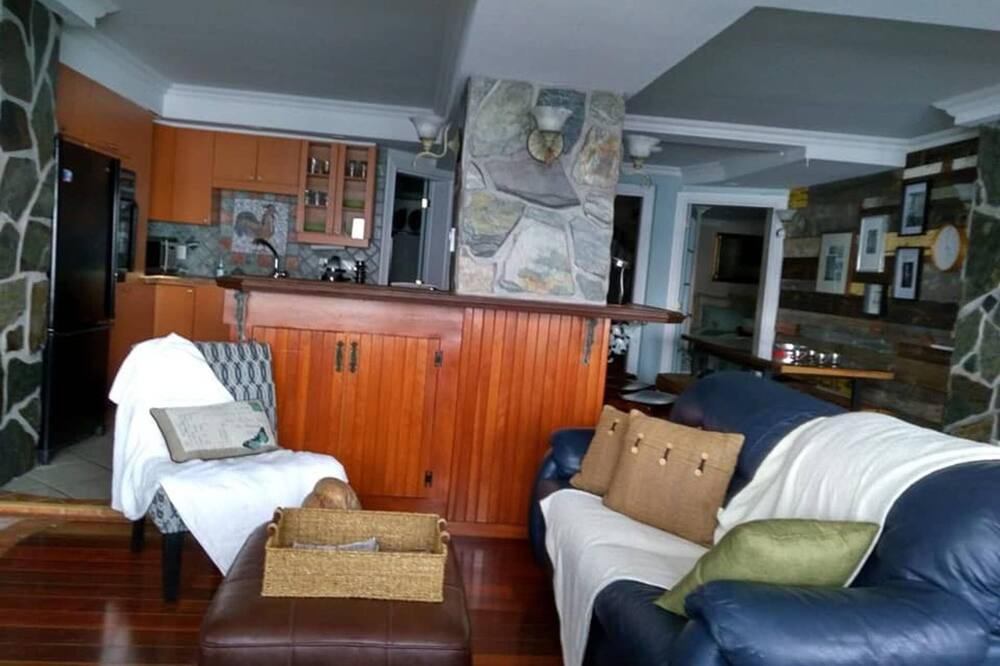 Photo of Livingroom in Pincourt