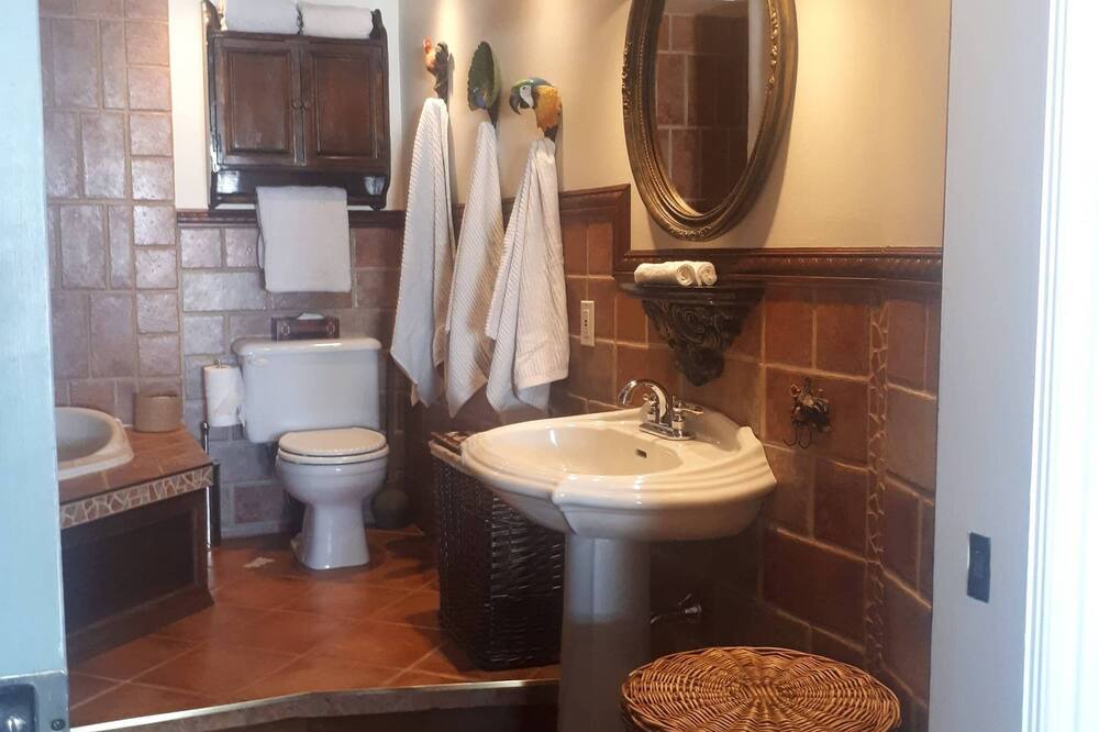 Photo of Bathroom in Pincourt