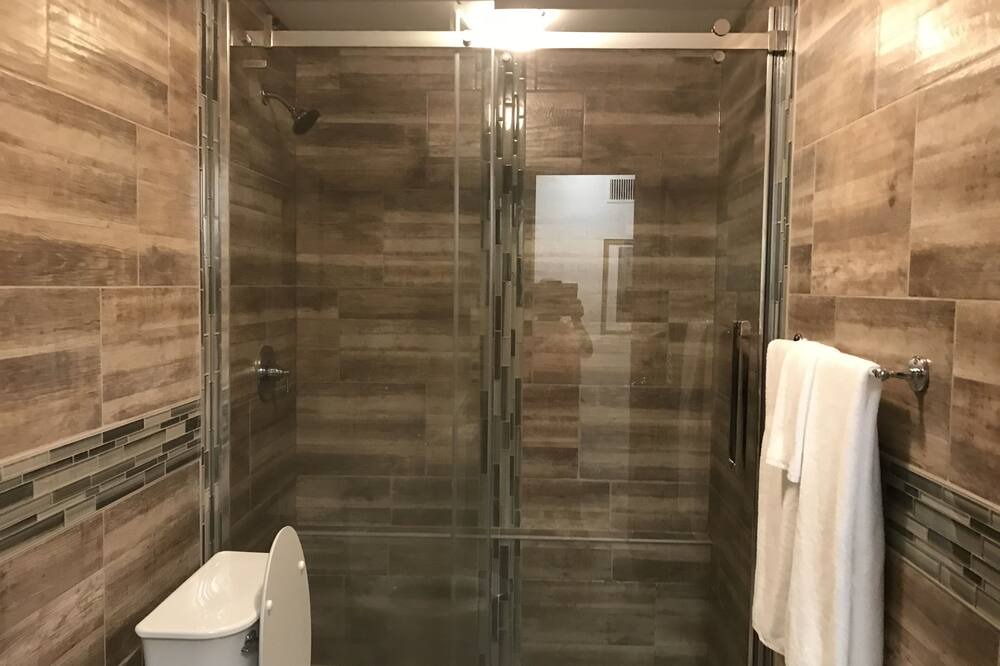 Photo of Bathroom in Sainte-Marguerite-du-Lac-Masson
