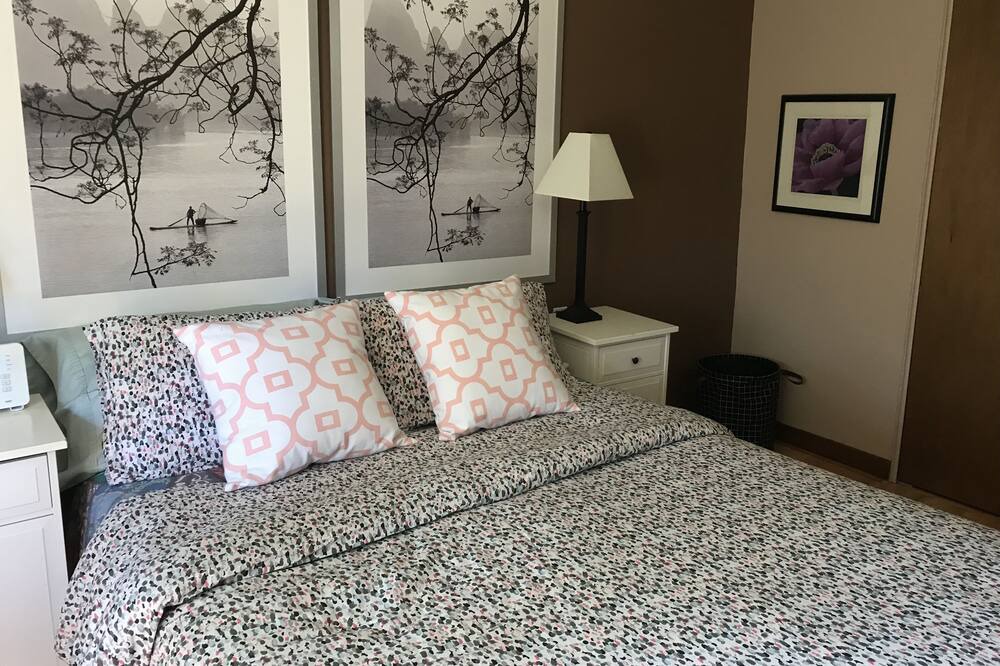 Photo of Bedroom in Sainte-Marguerite-du-Lac-Masson