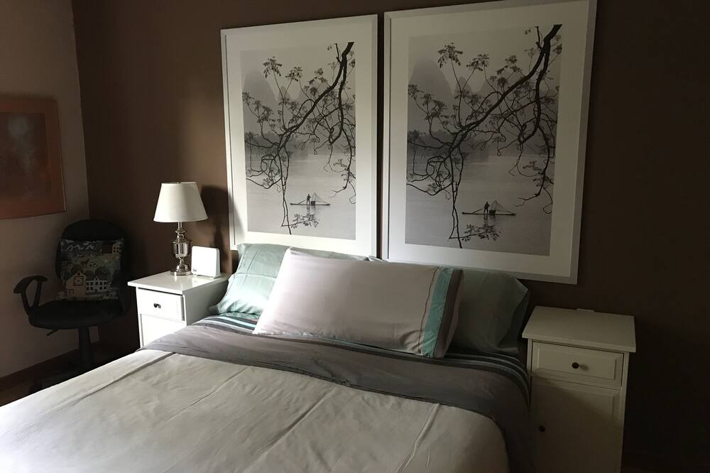 Photo of Bedroom in Sainte-Marguerite-du-Lac-Masson
