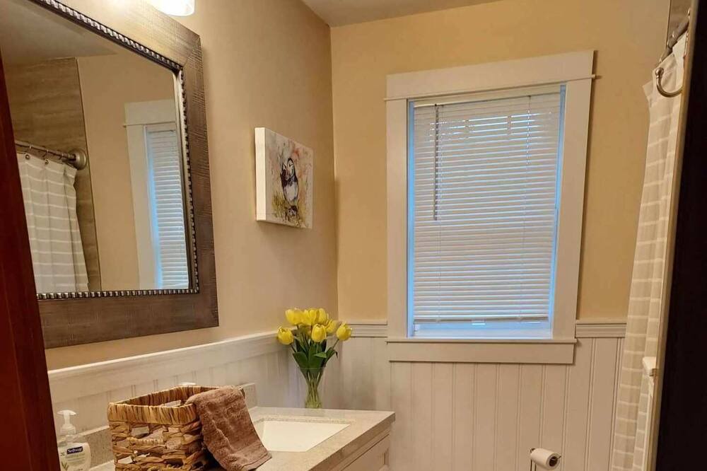 Photo of Bathroom in Port Clyde