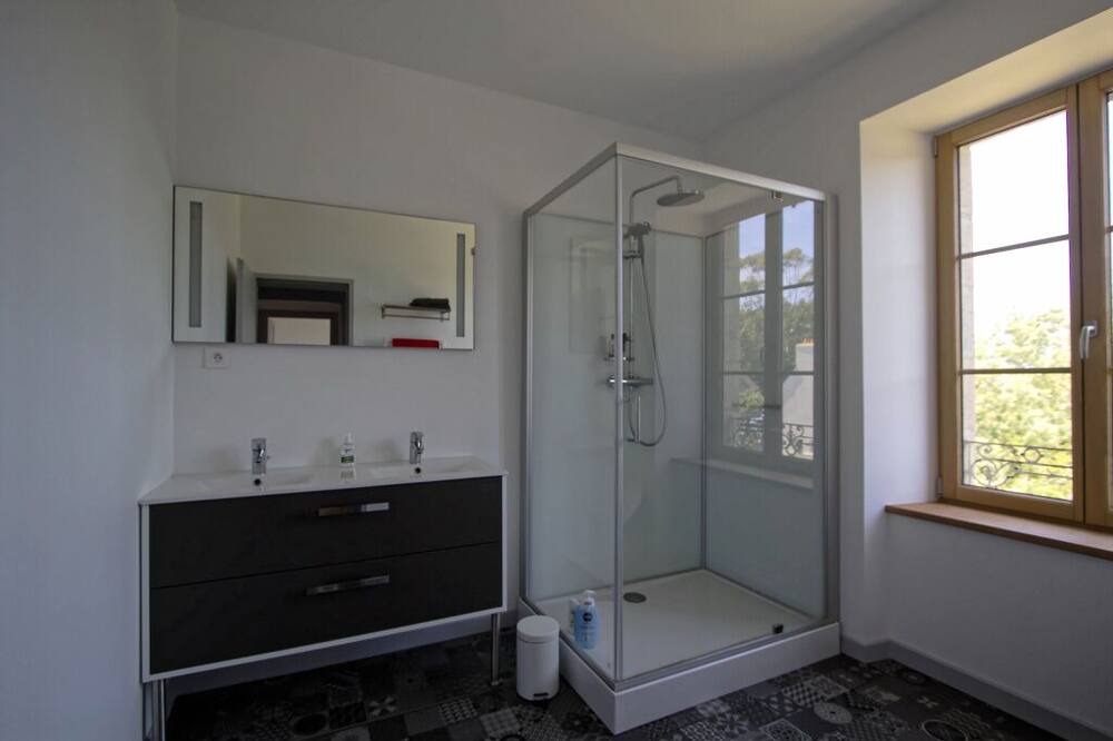 Photo of Bathroom in Ile-de-Brehat