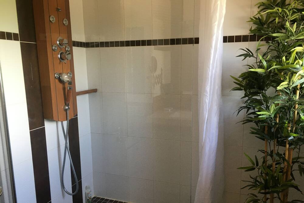Photo of Bathroom in Lattes