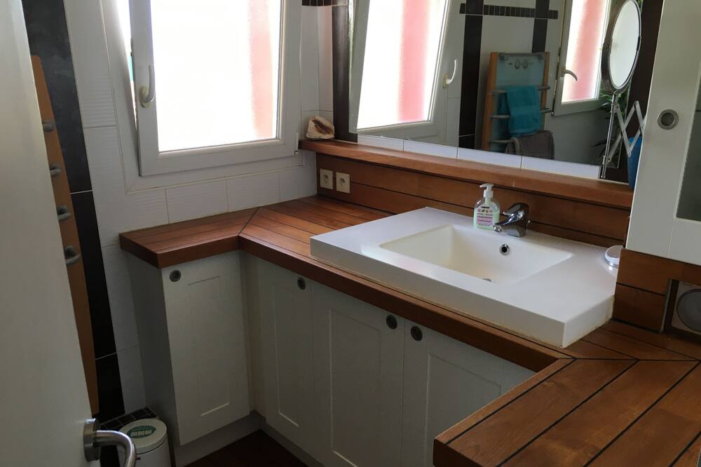 Photo of Bathroom in Lattes