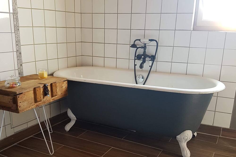 Photo of Bathroom in Reaup-Lisse