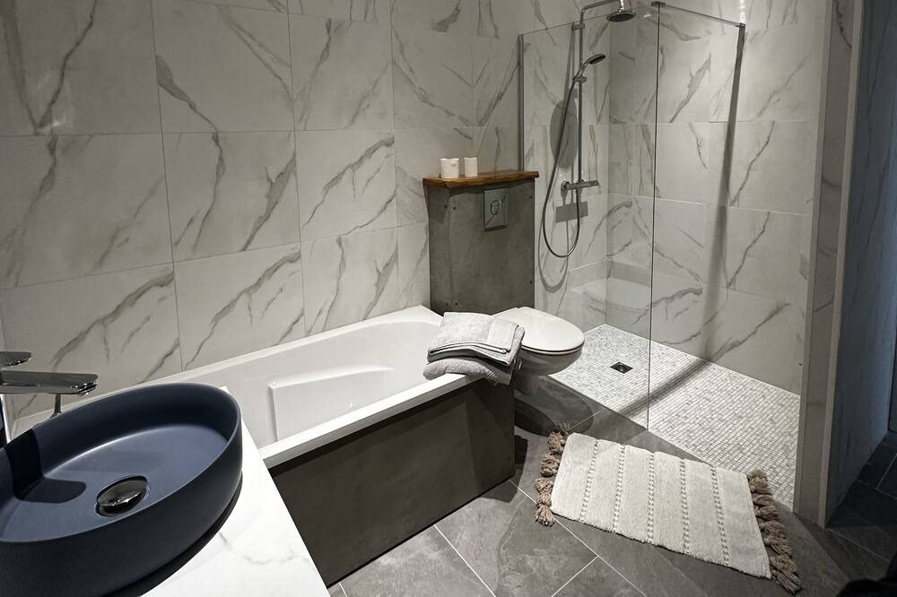 Photo of Bathroom in Les Attaques