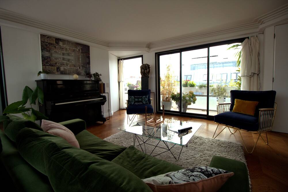 Photo of Livingroom in Hopital Saint-Louis