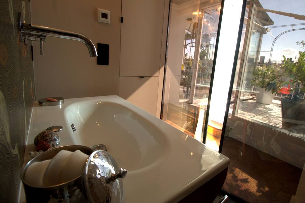 Photo of Bathroom in Hopital Saint-Louis