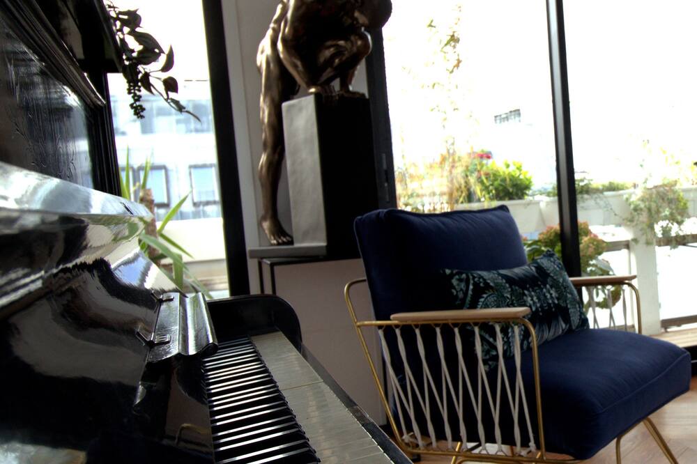 Photo of Livingroom in Hopital Saint-Louis
