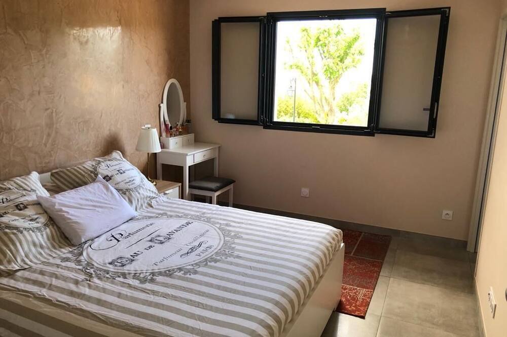 Photo of Bedroom in Saint-Laurent-d'Aigouze