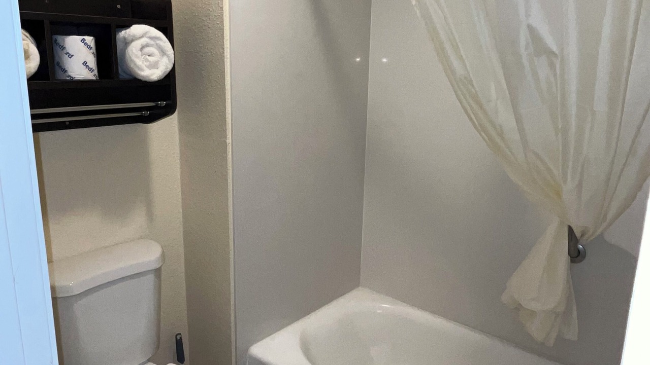 Photo of Bathroom in Lakeview