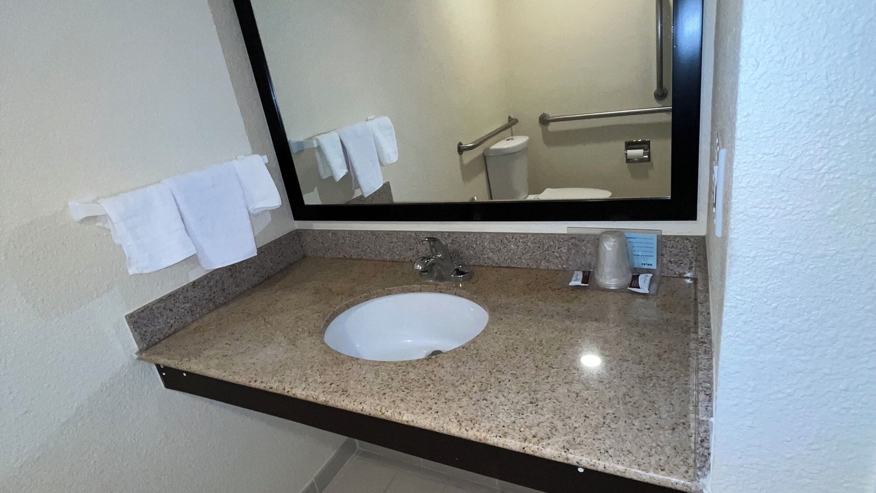 Photo of Bathroom in Lakeview