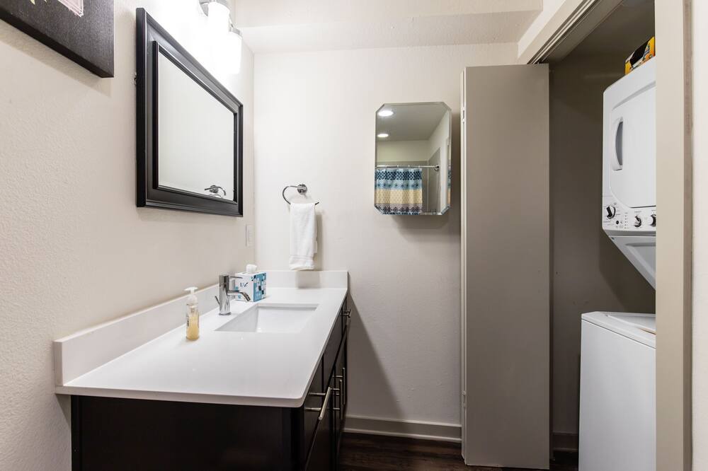 Photo of Bathroom in Oak Lawn