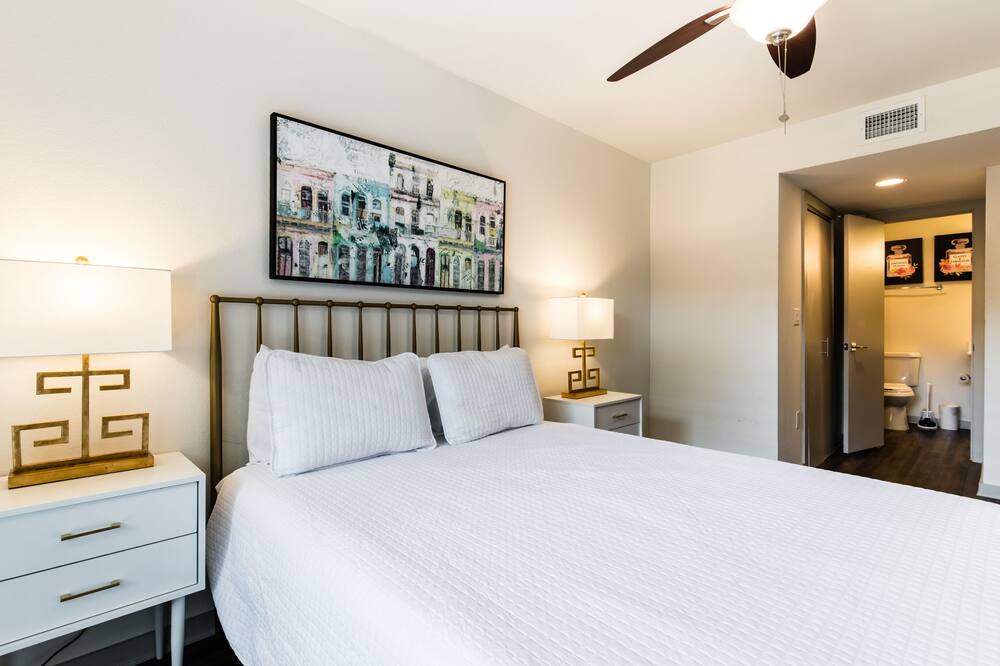 Photo of Bedroom in Oak Lawn