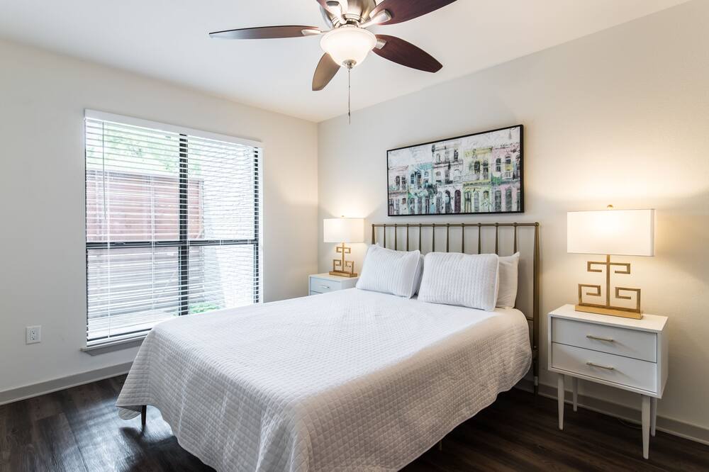 Photo of Bedroom in Oak Lawn