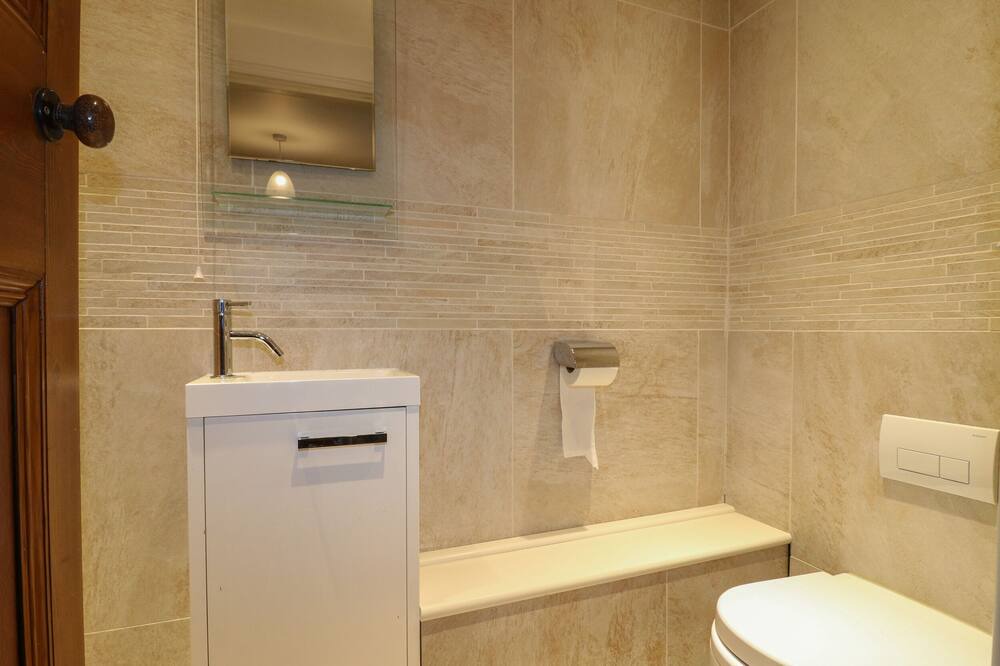 Photo of Bathroom in Quarnford