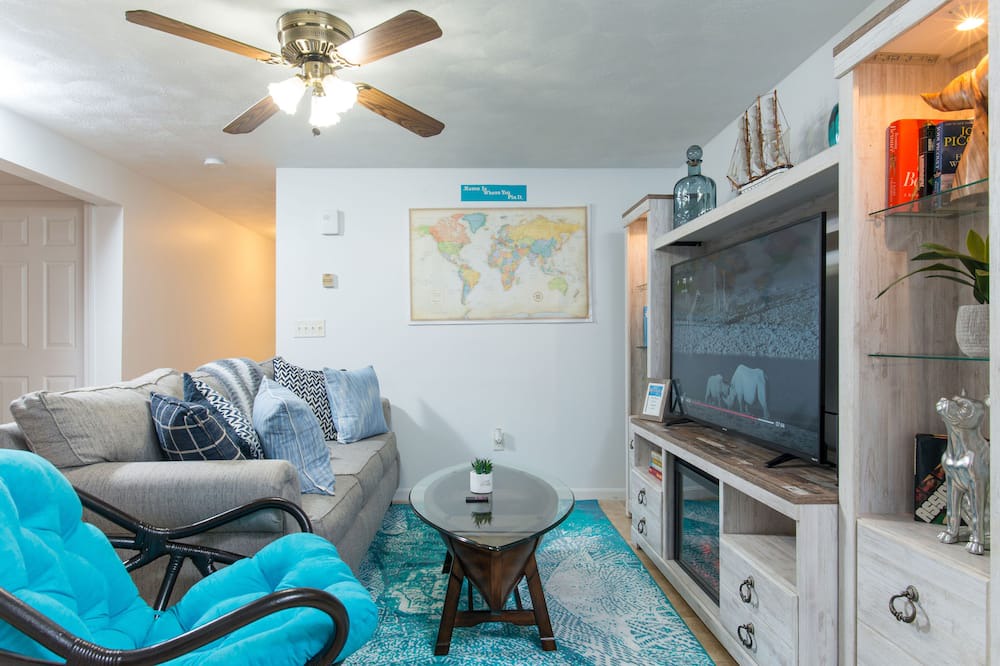 Photo of Livingroom in Gloucester