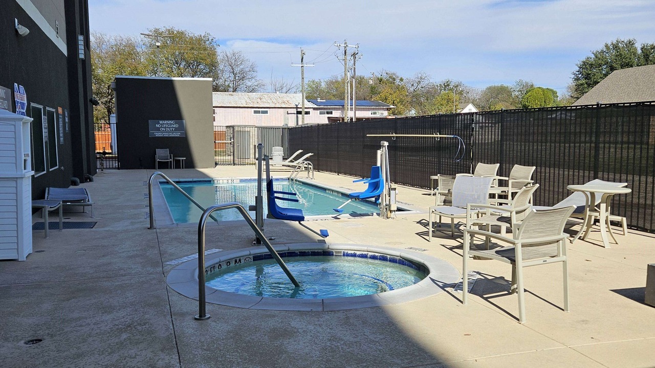 Photo of Outdoor in Red Oak