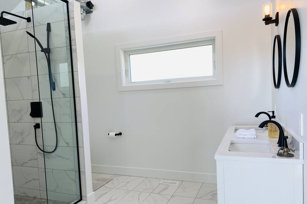 Photo of Bathroom in Howe Island