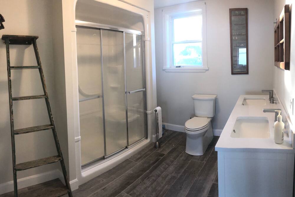Photo of Bathroom in Howe Island