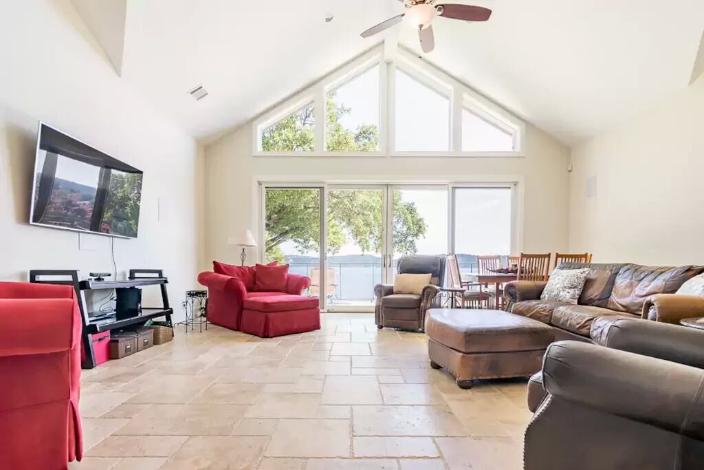 Photo of Livingroom in Marshall Ford