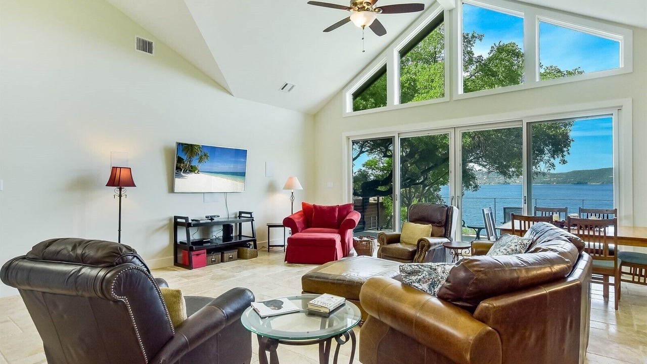 Photo of Livingroom in Marshall Ford