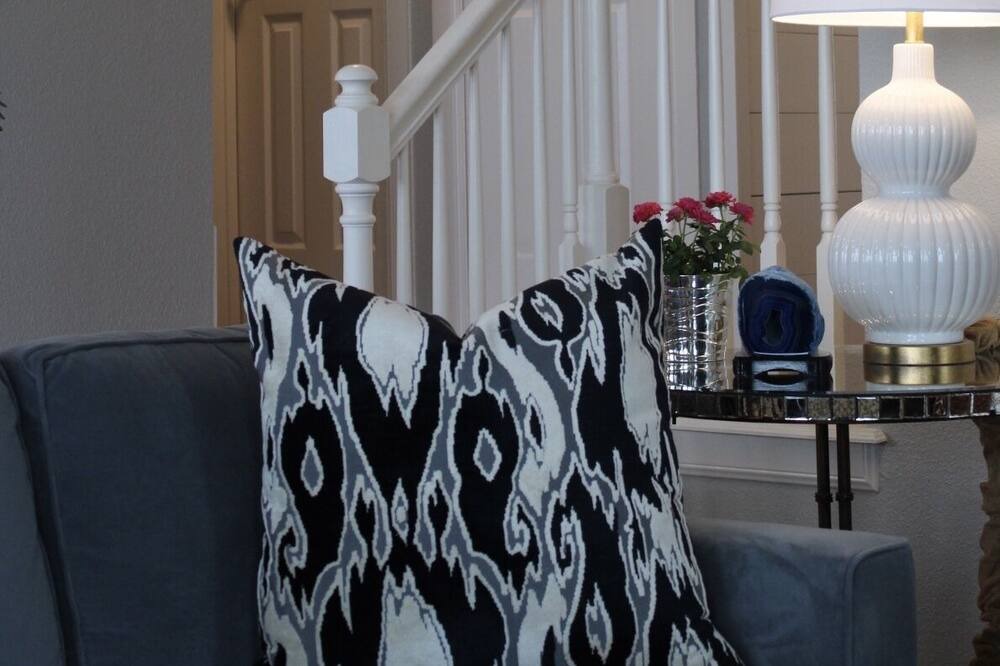Photo of Livingroom in Lakehills