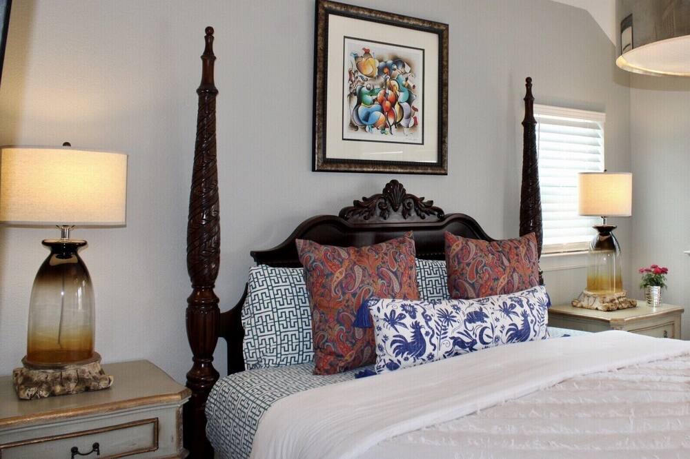 Photo of Bedroom in Lakehills
