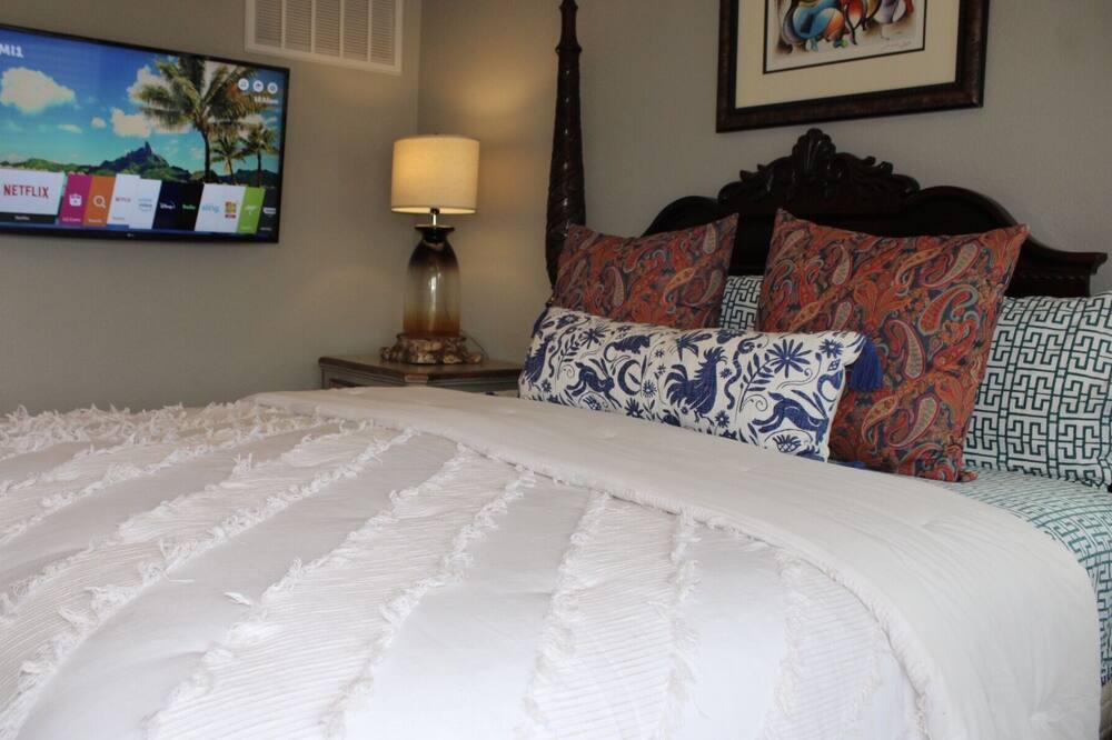 Photo of Bedroom in Lakehills