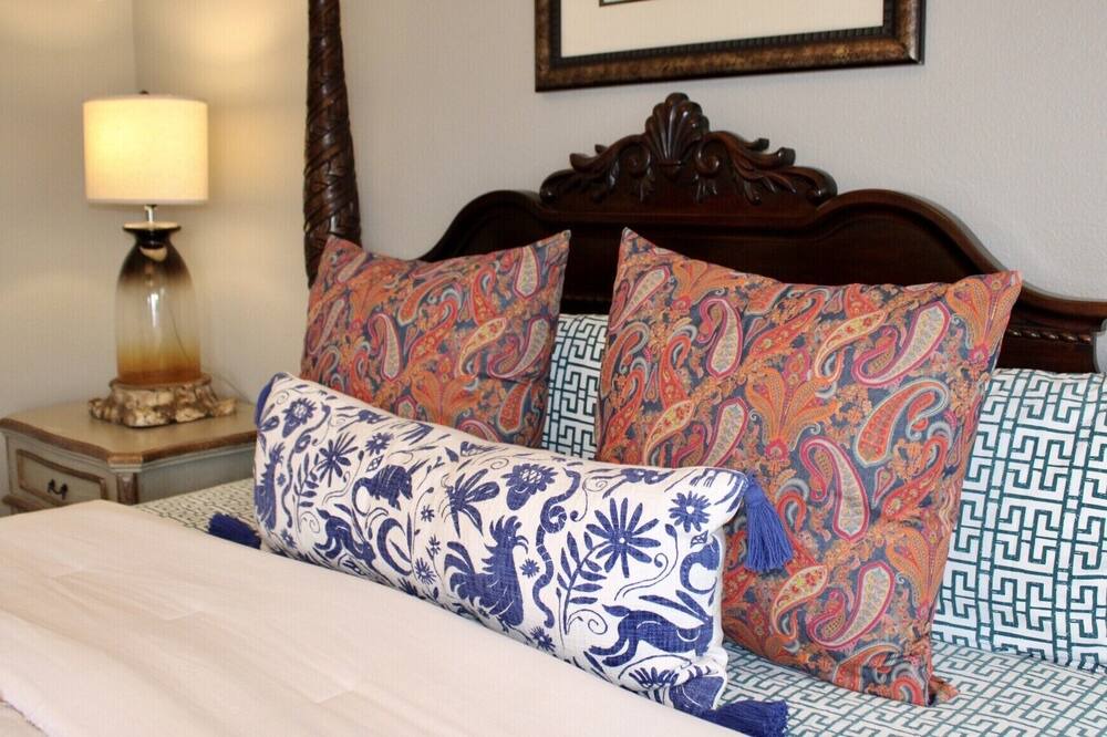 Photo of Bedroom in Lakehills