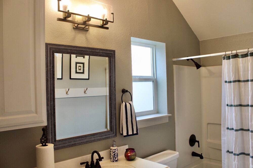 Photo of Bathroom in Lakehills
