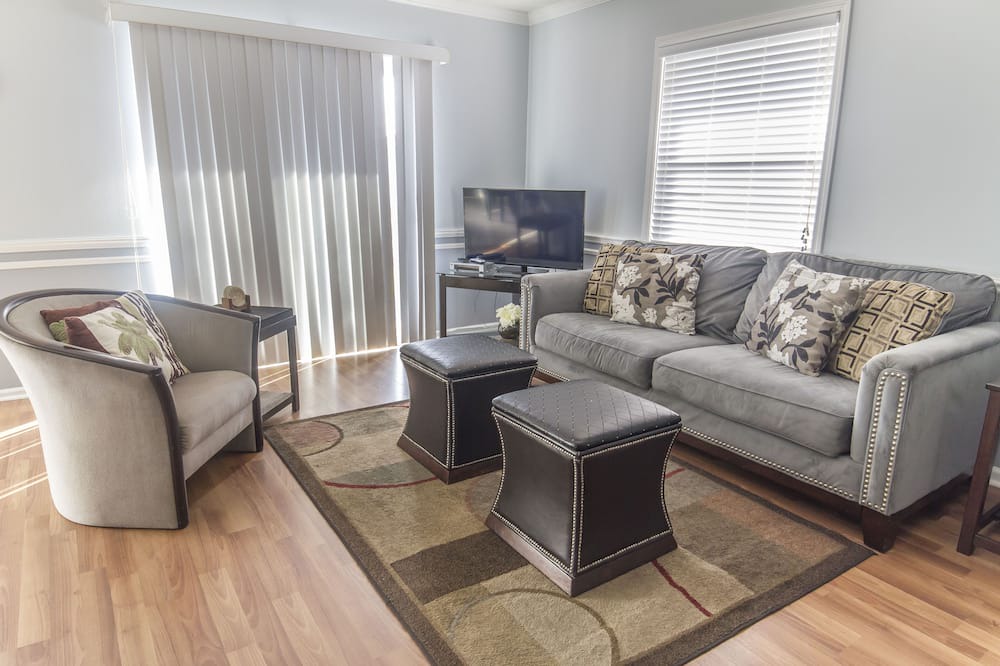 Photo of Livingroom in Surfcrest Village