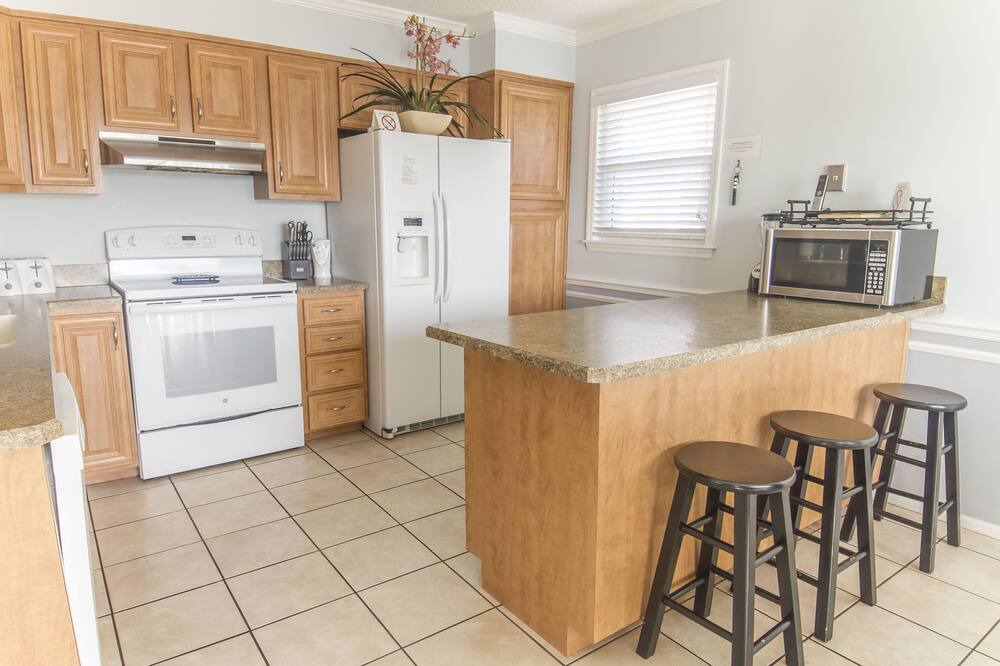Photo of Kitchen in Surfcrest Village