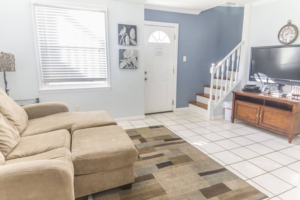 Photo of Livingroom in Surfcrest Village