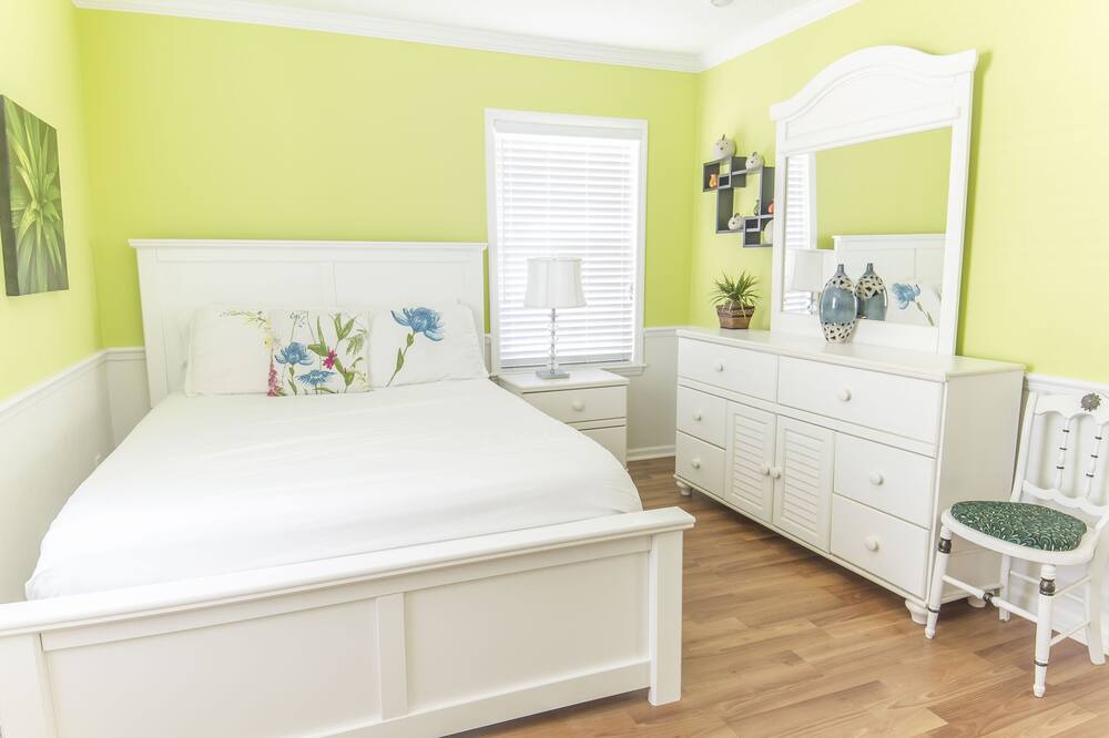 Photo of Bedroom in Surfcrest Village